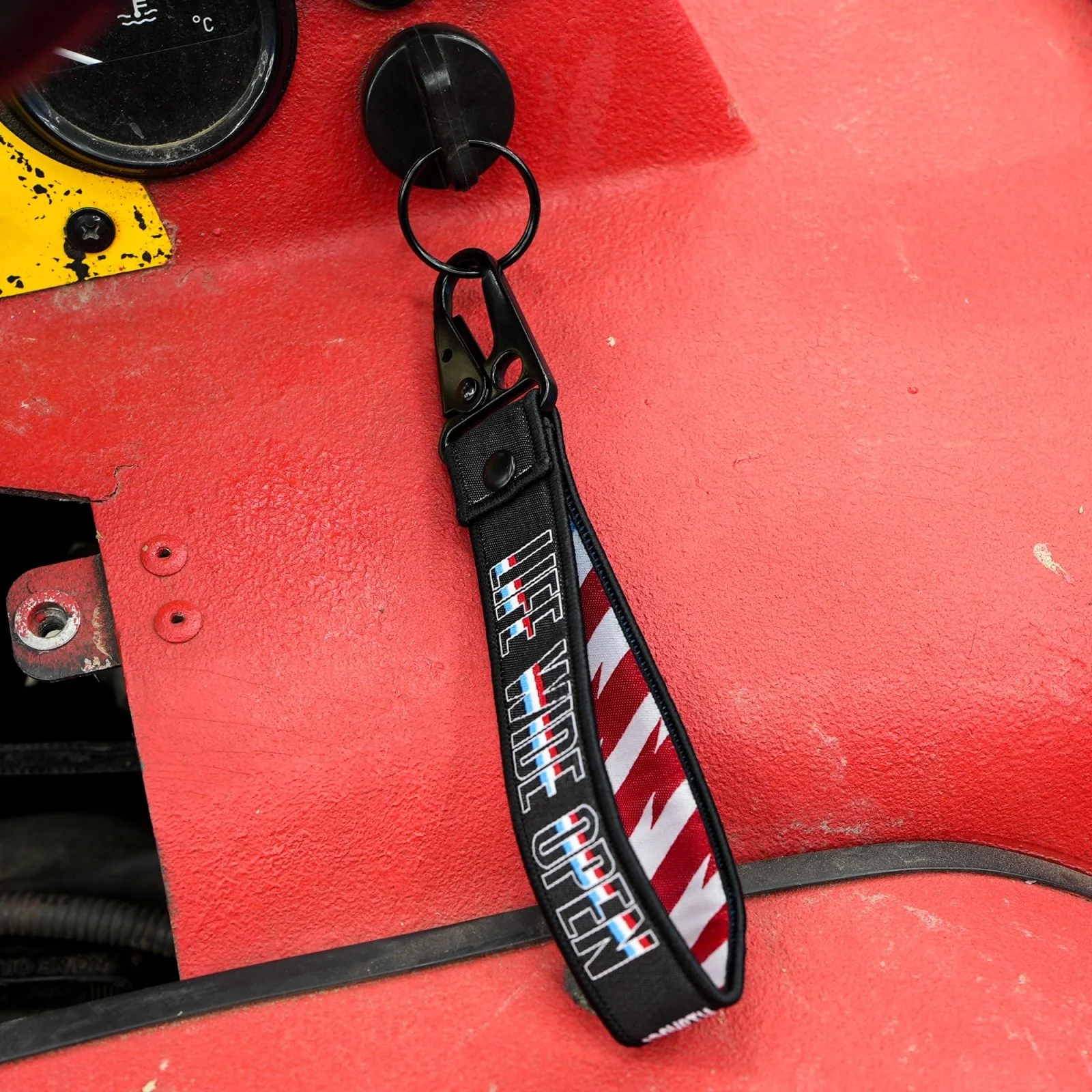 RWB Loop Tag - Image 4